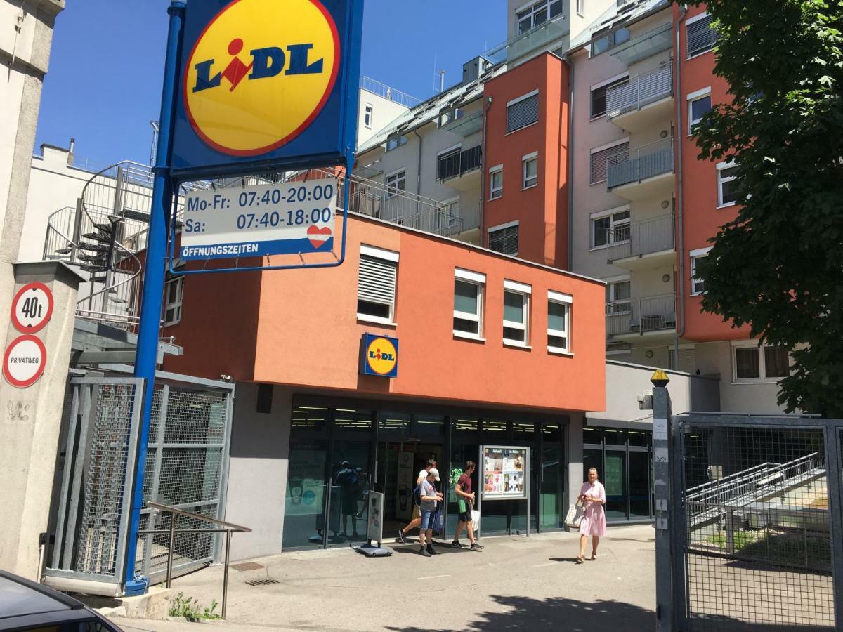 Apartment Zentral Direkt An U-Bahn Station Viena Exterior foto